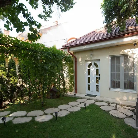 The Hedgehog Boutique House & Garden Lejlighed